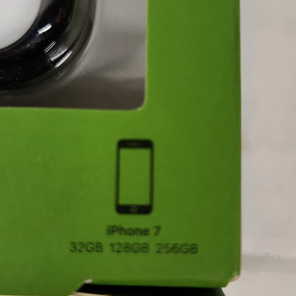 New in box, Kate Spade New York f/ IPhone 7 & IPhone 6 Protective Case
